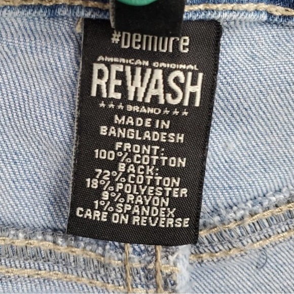 Rewash Super High Rise Vintage Reunion Wedge Distressed Denim Shorts, Size 13/31 - Picture 4 of 6